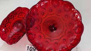 lot 109 image: Vintage Red Compost Pedestal Dish