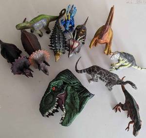 lot 129 image: Dinasaur Replicas Items