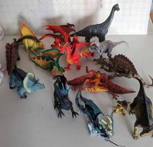 lot 130 image: Lot Filled With Collection Of Dinosaurs