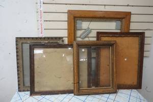 lot 330 image: Variety of Antique Vintage Frames