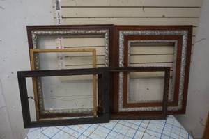 lot 331 image: Variety of Antique Vintage Frames