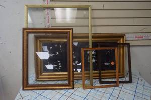 lot 333 image: Variety of Antique Vintage Frames