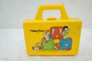 lot 8 image: Vintage Plastic Lunch Box