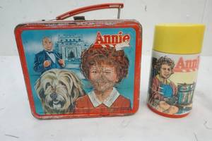 lot 15 image: Vintage Metal Lunch Box