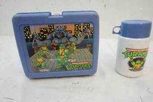 lot 16 image: Vintage Plastic Lunch Box