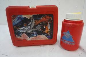 lot 17 image: Vintage Plastic Lunch Box