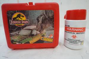 lot 23 image: Vintage Plastic Lunch Box