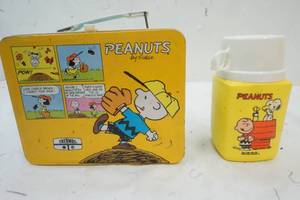 lot 26 image: Vintage Metal Lunch Box