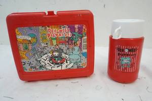 lot 27 image: Vintage Plastic Lunch Box
