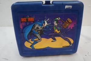 lot 29 image: Vintage Plastic Lunch Box