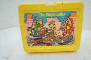 lot 35 image: Vintage Plastic Lunch Box