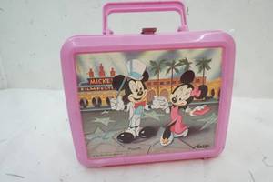 lot 37 image: Vintage Plastic Lunch Box
