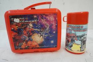 lot 39 image: Vintage Plastic Lunch Box