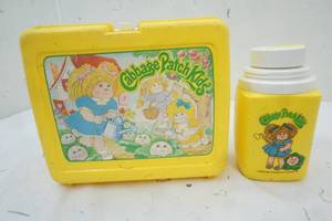 lot 45 image: Vintage Plastic Lunch Box