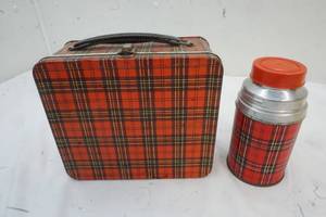 lot 46 image: Vintage Metal Lunch Box