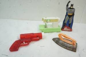 lot 79 image: Vintage Toys