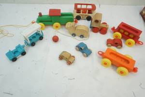 lot 80 image: Vintage Toys
