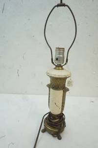 lot 103 image: Vintage Table Lamp