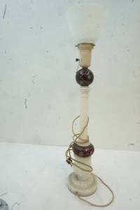 lot 104 image: Vintage Table Lamp