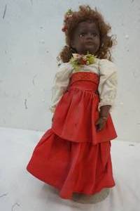 lot 106 image: Vintage Doll
