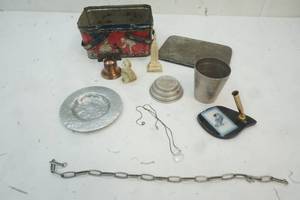 lot 115 image: Vintage Decor