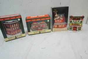 lot 128 image: Christmas Decor