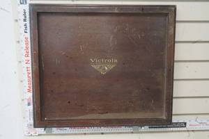 lot 353 image: Victrola lid