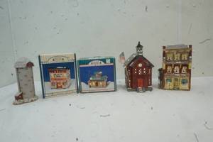 lot 373 image: Christmas village