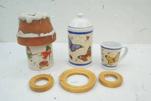 lot 380 image: Holiday decor
