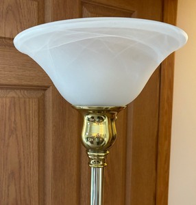 lot 69 image: Fine Floor Lamp
