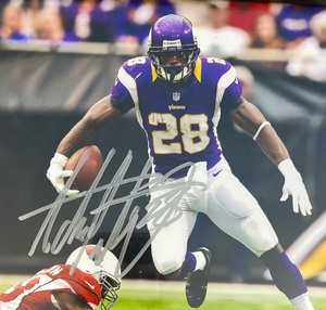 lot 73 image: Minnesota Vikings Football #28 Adrianne Peterson Autographed Print