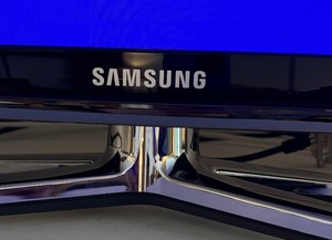 lot 93 image: Samsung 40 Inch TV with Stand