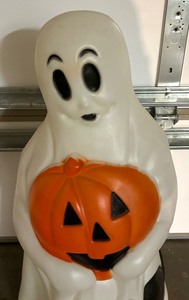 lot 107 image: Blow Mold Ghost Decor