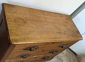 lot 4 image: Antique Dresser with Carved Drawer Pulls