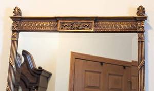 lot 16 image: Elegant Vintage Gold Wall Mirror