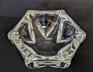 lot 9 image: Daum Crystal Cigar Ashtray