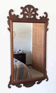 lot 19 image: Vintage Mahogany Wall Mirror