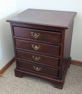 lot 11 image: Chippendale Style Nightstand