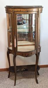 lot 1 image: Beautiful Petite Hand Painted Antique Curio Cabinet