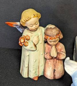lot 32 image: Vintage Holiday Hummel Porcelain Figurines
