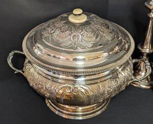 lot 36 image: Vintage Silver Plated Servingware