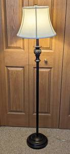 lot 47 image: Decorative Bronze Floor Lamp