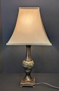 lot 46 image: Decorative Bronze Table Lamp