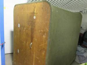lot 2 image: 4x6 Pop up canvas and wood fish house