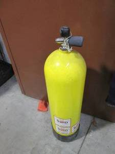 lot 6 image: 80lb Diving Tank cylinder...