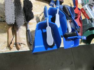 lot 29 image: Lot of hand brooms and dust pans