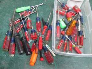 lot 54 image: Large assorted lot of mostly Craftsman screwdrivers