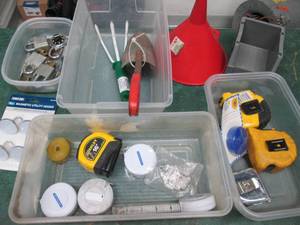 lot 62 image: Assortment of padlocks, tape measures, magnetic hooks and other supplies