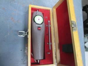 lot 83 image: Chatillon 10lb force measurement Guage with wood case