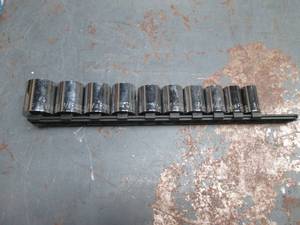lot 88 image: 12 Craftsman shallow socket SAE set on rail clip